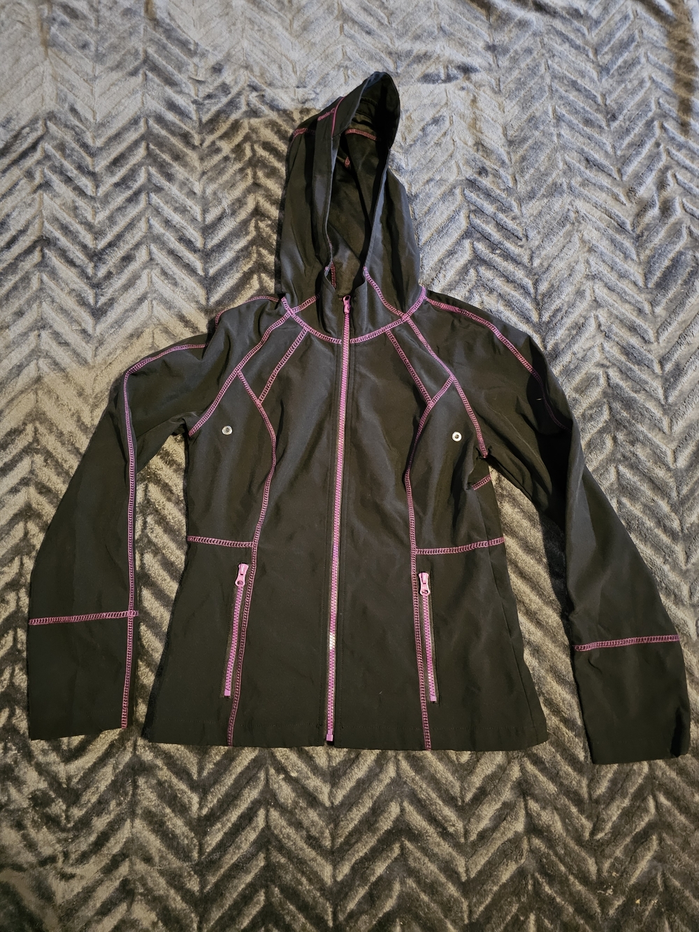 🖤 🩷 Pink Envelope Hooded Jacket – Size Small 🩷 🖤